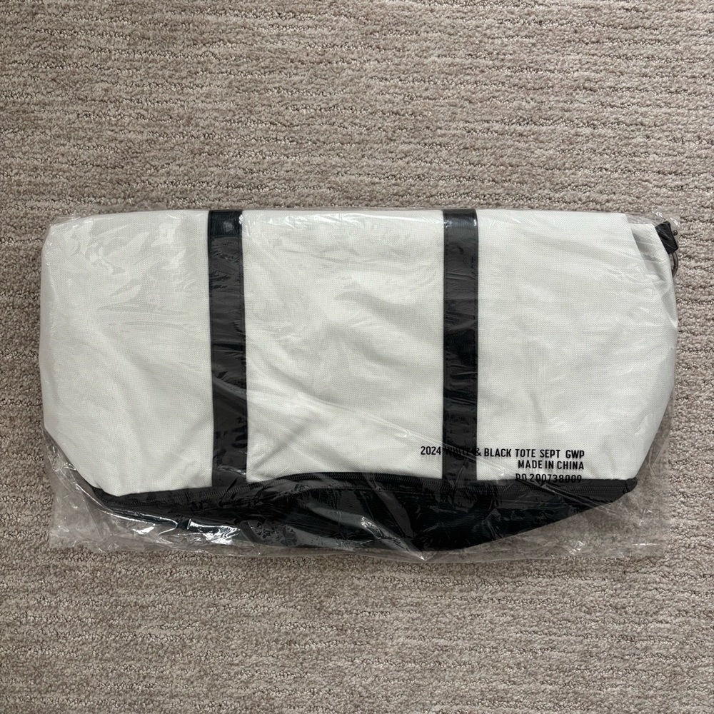 DSW Mini Weekender White & Black Tote Duffel Travel Bag - Picture 9 of 10